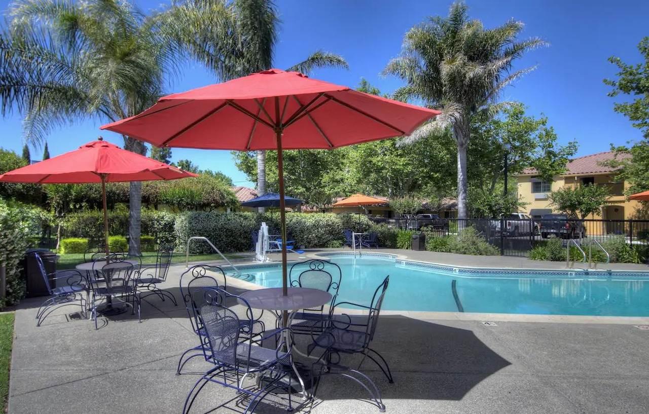 University Park Inn & Suites Davis Extérieur photo