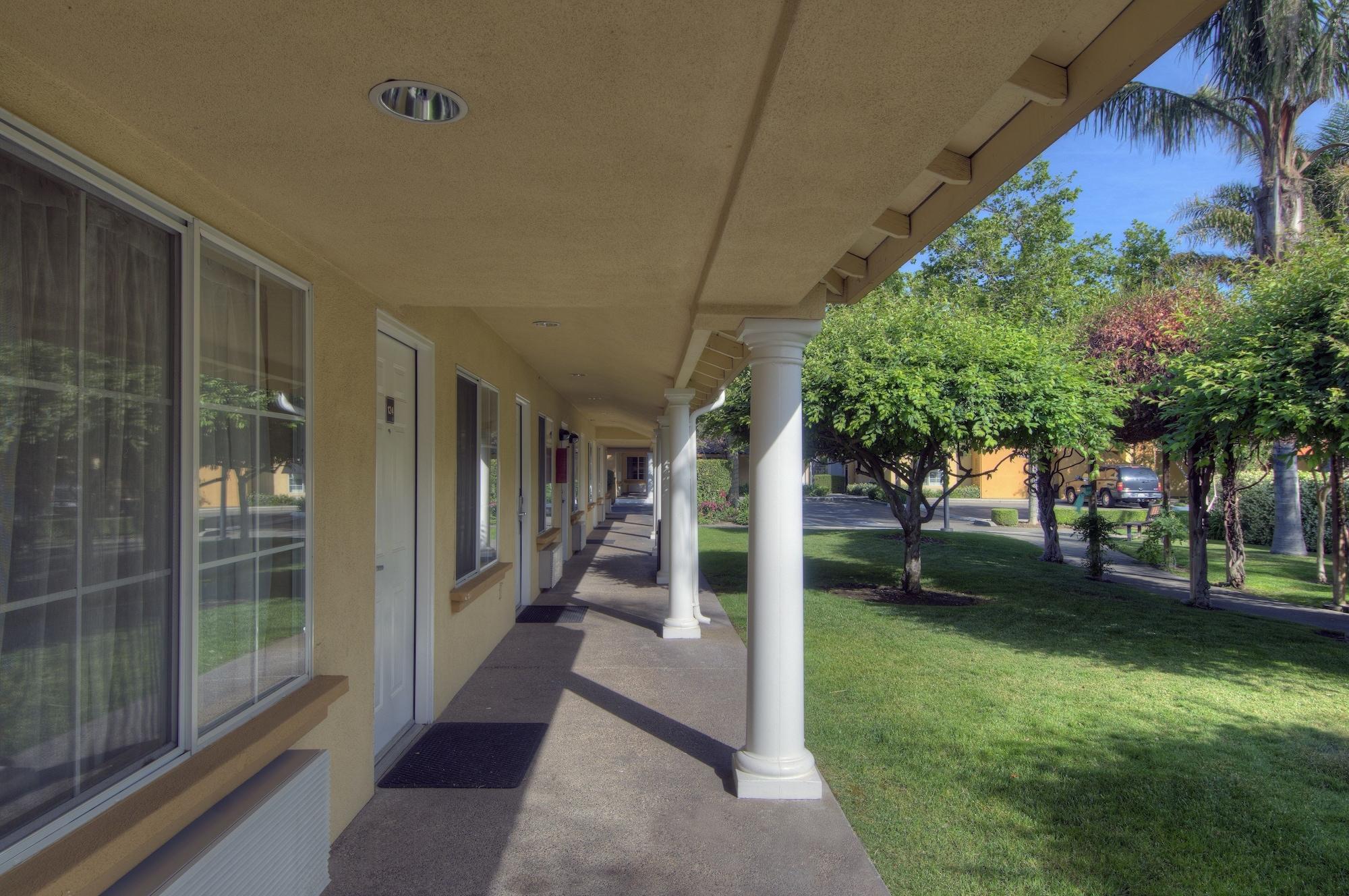 University Park Inn & Suites Davis Extérieur photo