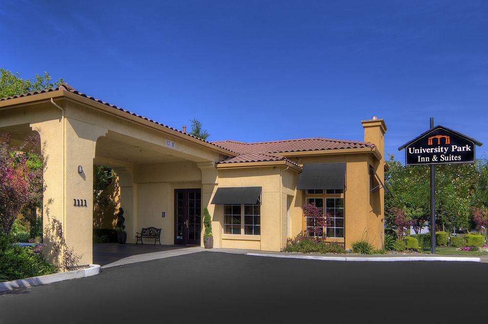 University Park Inn & Suites Davis Extérieur photo