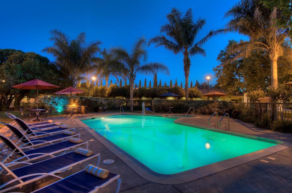 University Park Inn & Suites Davis Extérieur photo